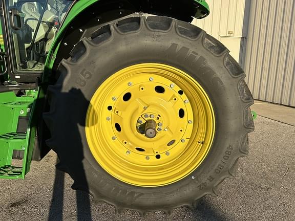 Image of John Deere 6155M equipment image 4