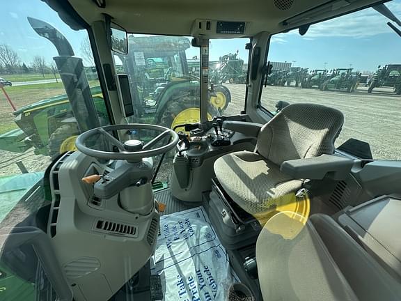 Image of John Deere 6155M equipment image 3