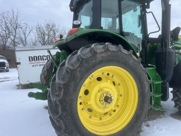 Image of John Deere 6155M equipment image 4