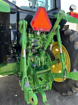 Image of John Deere 6155M equipment image 4