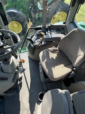 Image of John Deere 6155M equipment image 4