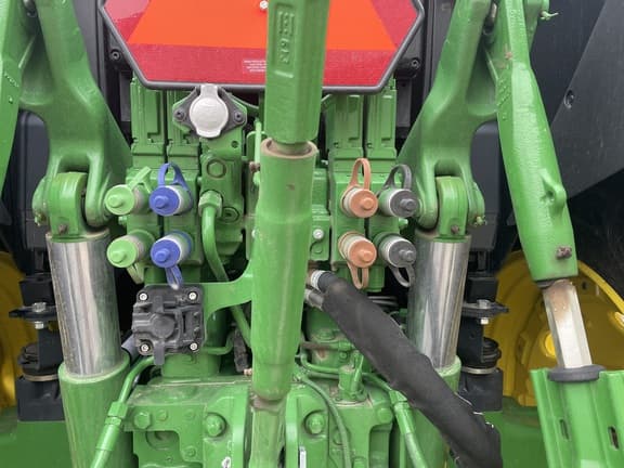 Image of John Deere 6155M equipment image 4