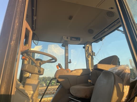 Image of John Deere 6155M equipment image 3