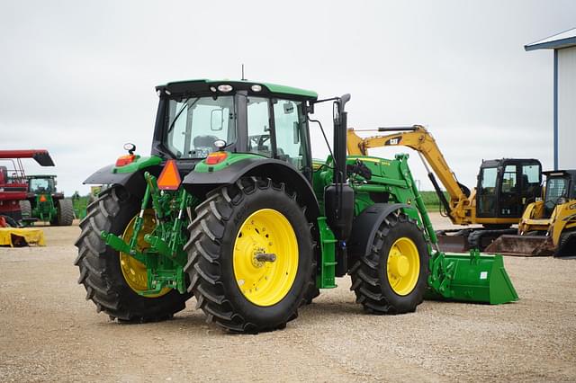 Image of John Deere 6155M equipment image 4