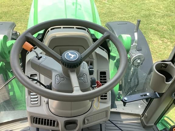 Image of John Deere 6155M equipment image 4