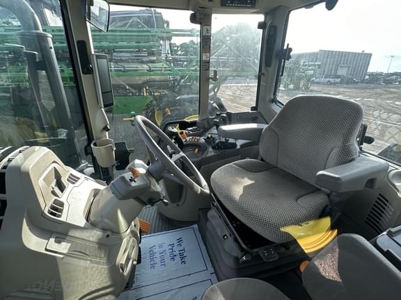 Image of John Deere 6155M equipment image 4