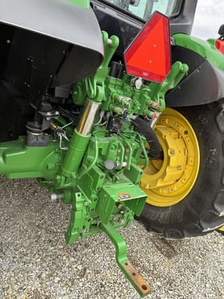 Image of John Deere 6155M equipment image 4