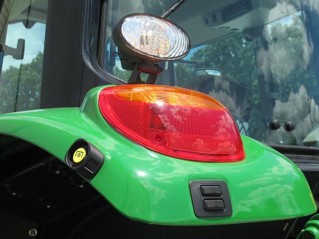 Image of John Deere 6155M equipment image 4
