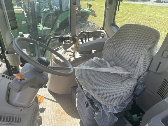 Image of John Deere 6155M equipment image 4