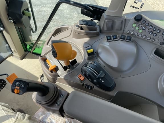 Image of John Deere 6155M equipment image 3