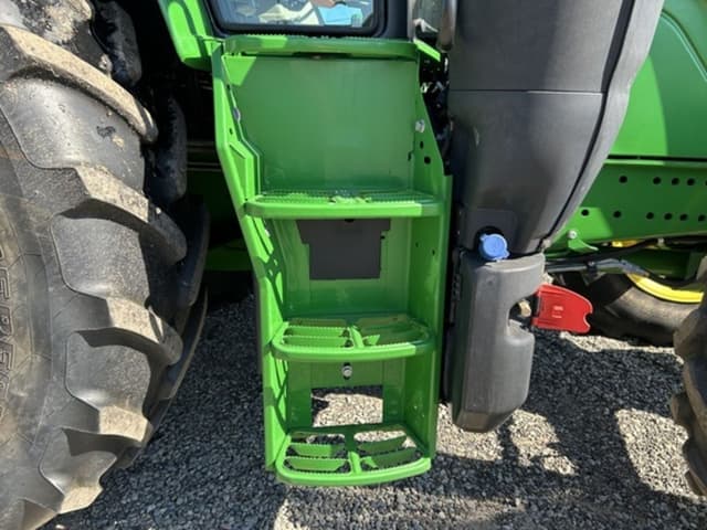 Image of John Deere 6155M equipment image 4