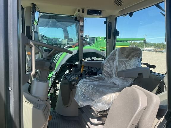 Image of John Deere 6155M equipment image 4