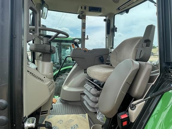 Image of John Deere 6155M equipment image 3