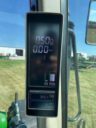 Image of John Deere 6155M equipment image 2