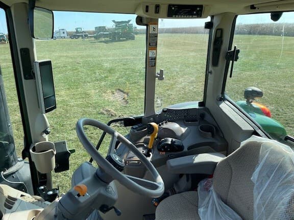Image of John Deere 6155M equipment image 3