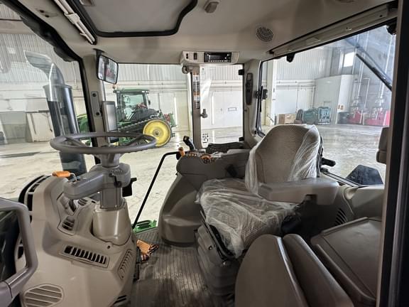 Image of John Deere 6155M equipment image 4