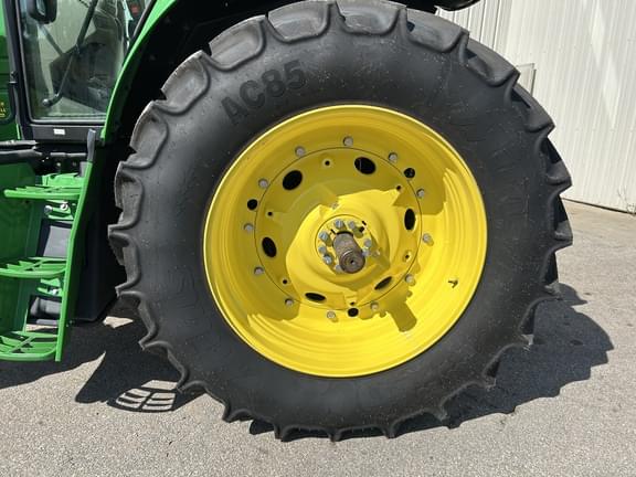 Image of John Deere 6155M equipment image 4