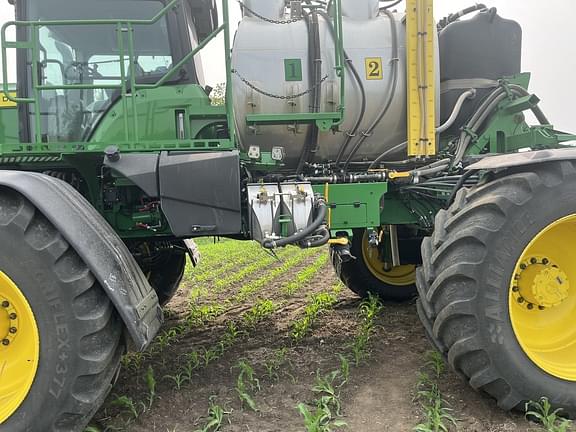 Image of John Deere 616R equipment image 1