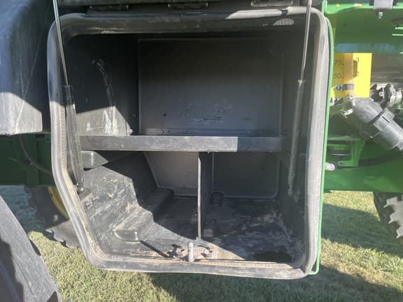 Image of John Deere 616R equipment image 3