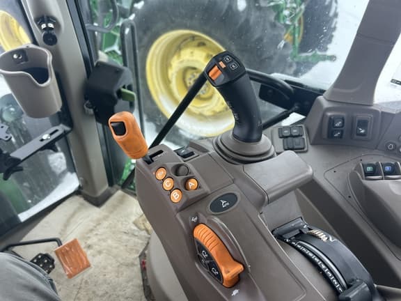 Image of John Deere 6175M equipment image 4