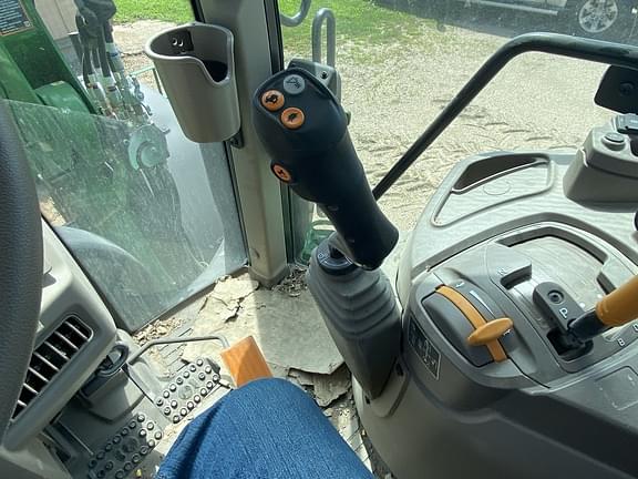 Image of John Deere 6175M equipment image 1