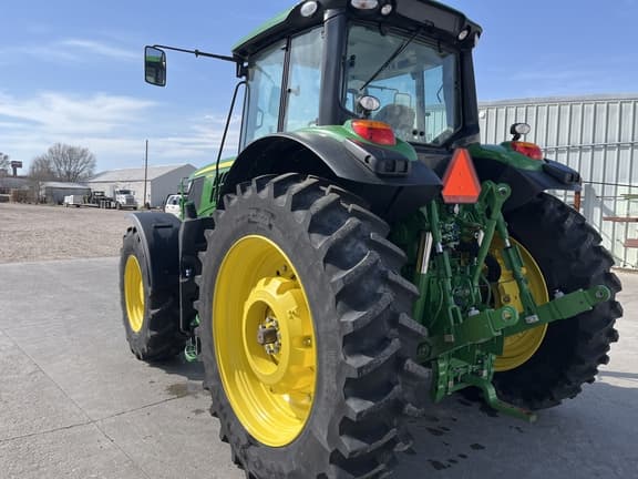 Image of John Deere 6175M equipment image 4