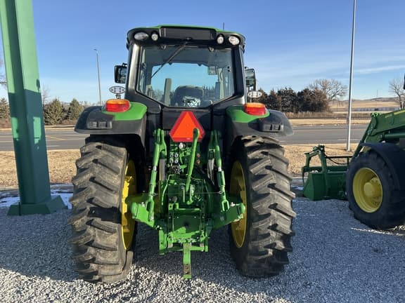 Image of John Deere 6175M equipment image 4
