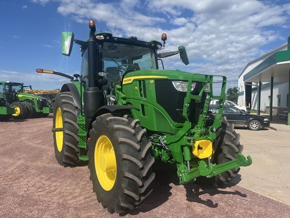 Main image John Deere 6R 215