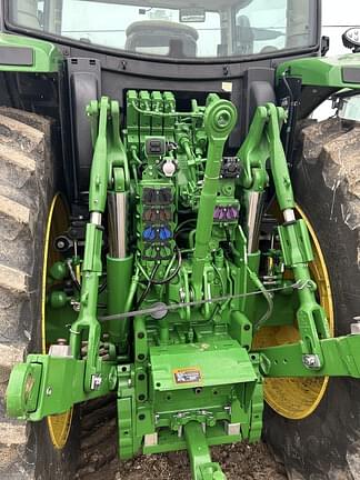 Image of John Deere 6215R equipment image 3