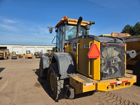 Image of John Deere 624P equipment image 2
