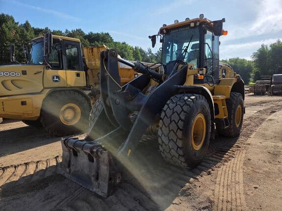 Image of John Deere 624P equipment image 1