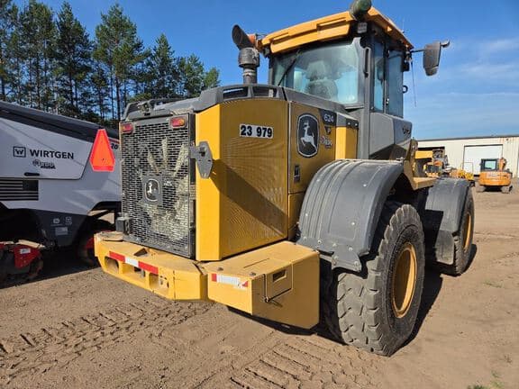 Image of John Deere 624P equipment image 4