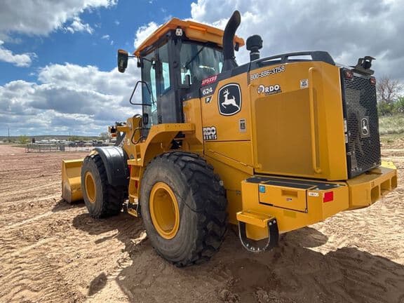 Image of John Deere 624P equipment image 2