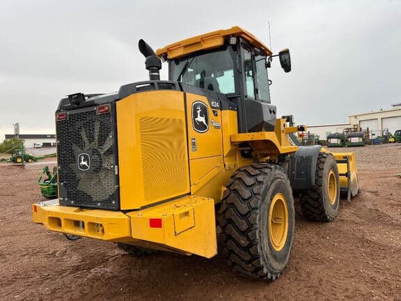 Image of John Deere 624P equipment image 3