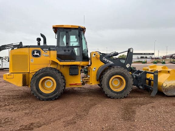 Image of John Deere 624P equipment image 4