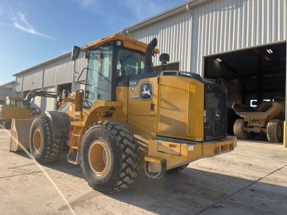 Image of John Deere 624P equipment image 2