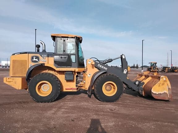 Image of John Deere 624P equipment image 4