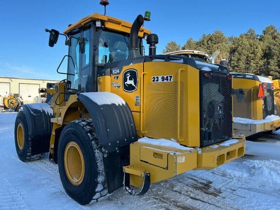 Image of John Deere 624P equipment image 2