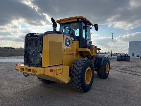Image of John Deere 624P equipment image 4