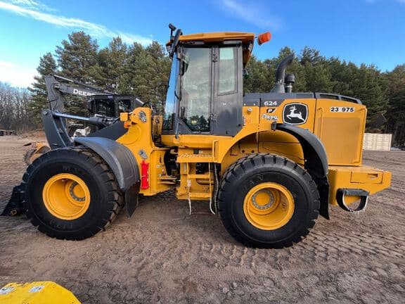 Image of John Deere 624P equipment image 1