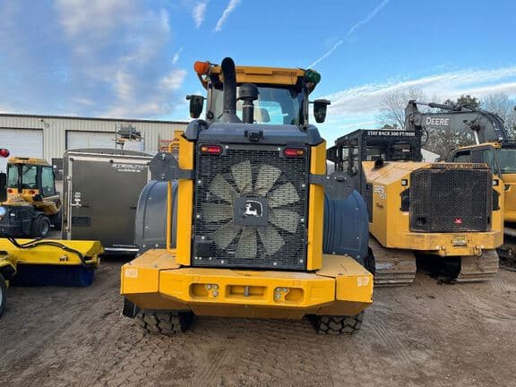 Image of John Deere 624P equipment image 3