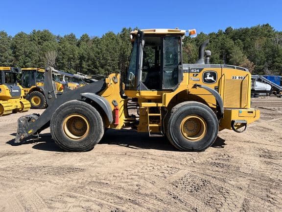 Image of John Deere 624P equipment image 1