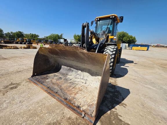 Image of John Deere 624P equipment image 4