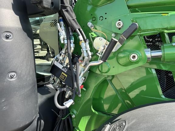 Image of John Deere 640R equipment image 3