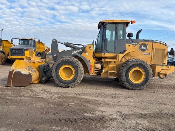 Image of John Deere 644P equipment image 1