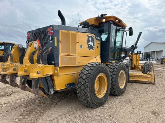 Image of John Deere 672G equipment image 4