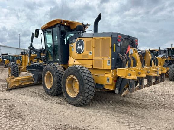 Image of John Deere 672G equipment image 2