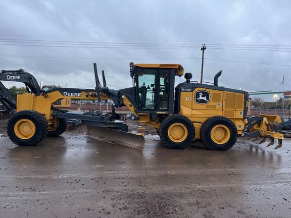 Image of John Deere 672G equipment image 1