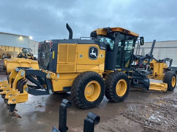 Image of John Deere 672G equipment image 4