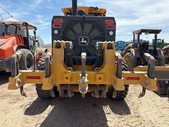 Image of John Deere 672G equipment image 3